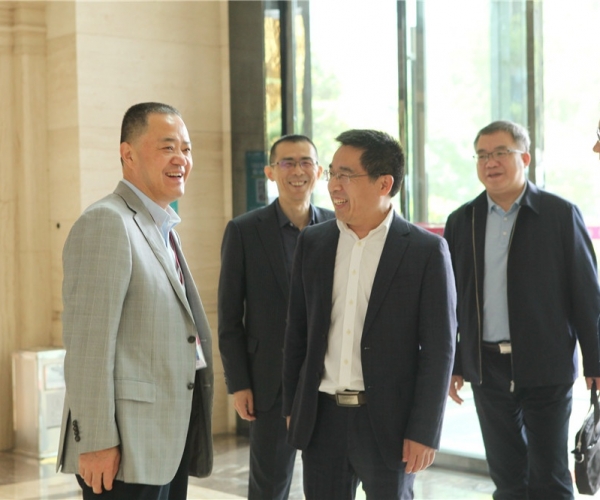 商务部国家茧丝绸协调办公室副司长陈平，，，，，河池市委常委、副市长杜际鹏莅临调研指导