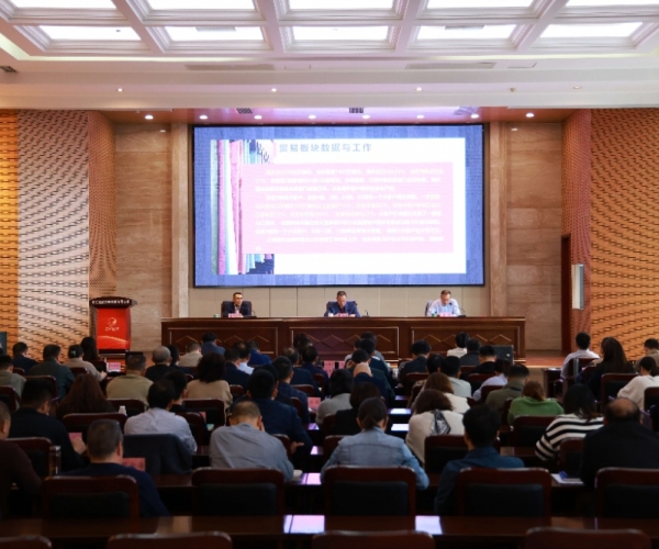 稳扎稳打，，，，，持续开拓奋进；； 思绪立异，，，，，力争优质生长