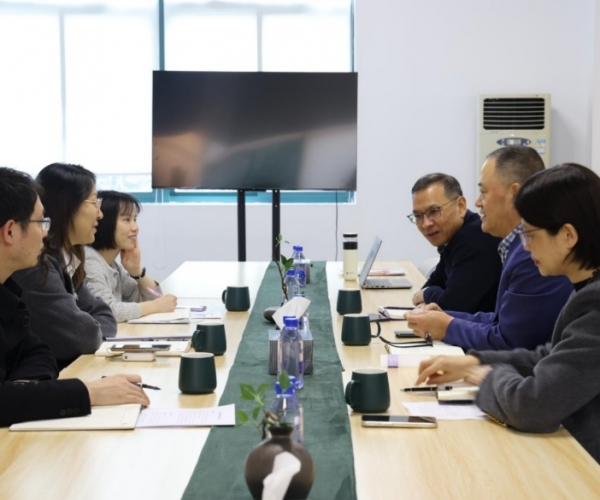 体贴眷注落实处，，，，，政企同心营生长