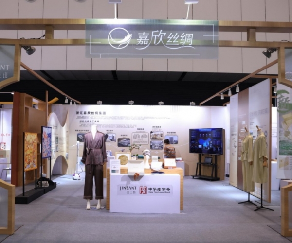 1xBET丝绸亮相首届浙江省历史经典工业展