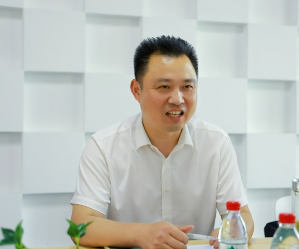 嘉兴国家高新区管委会俞春明主任调研1xBET丝绸，，，，，为生长鼓劲?